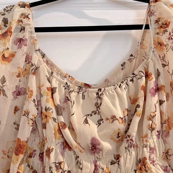 TRIXXI Floral Long Sleeve Blouse with Sweet Heart Neckline NWT - Picture 2 of 6